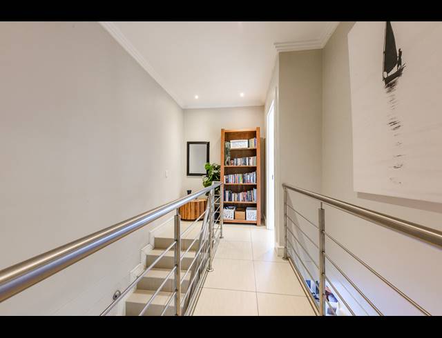 2 BEDROOM APARTMENT FOR SALE IN BRYANSTON